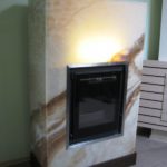 Jeśli kominek, to tylko z kamienia